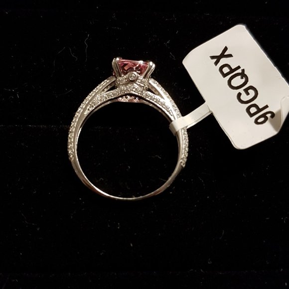 Beautiful Ring with Pink stone - Picture 4 of 5